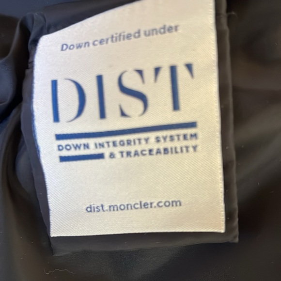 Super Cute barely worn once Moncler Woman’s Jacket. Size 5 - Picture 10 of 16